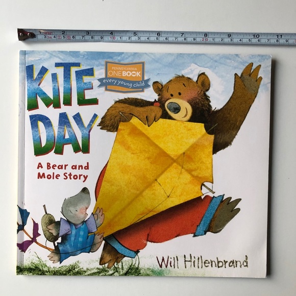 Kite Day: A Bear and Mole Story - Picture 9 of 9